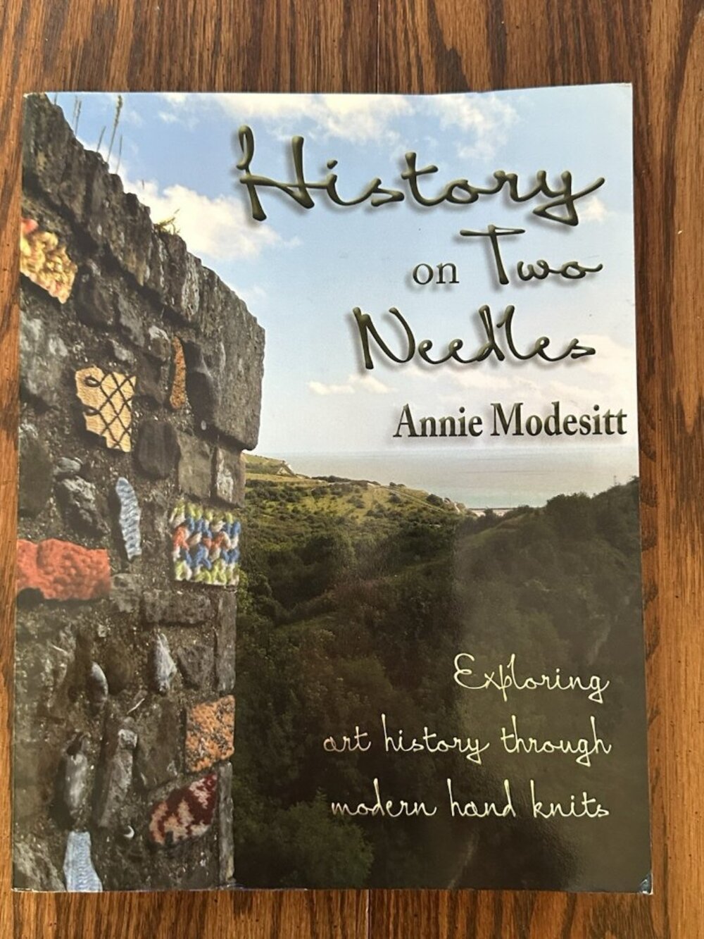 History on Two Needles: Exploring art history through‎ modern hand knits PB